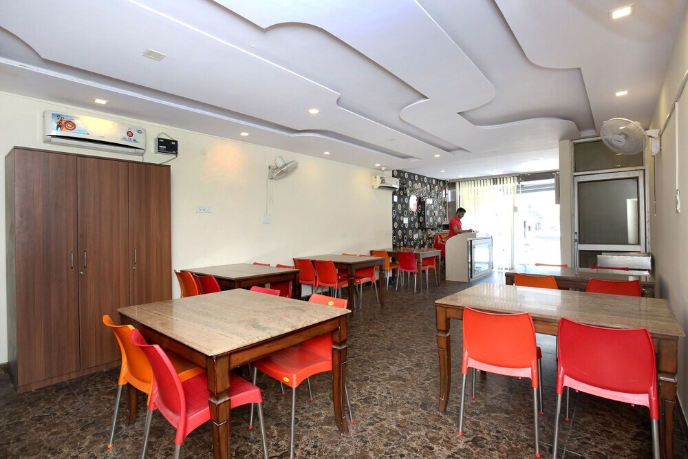 Чандигарх: Hotel Satkar Avenue By OYO Rooms
