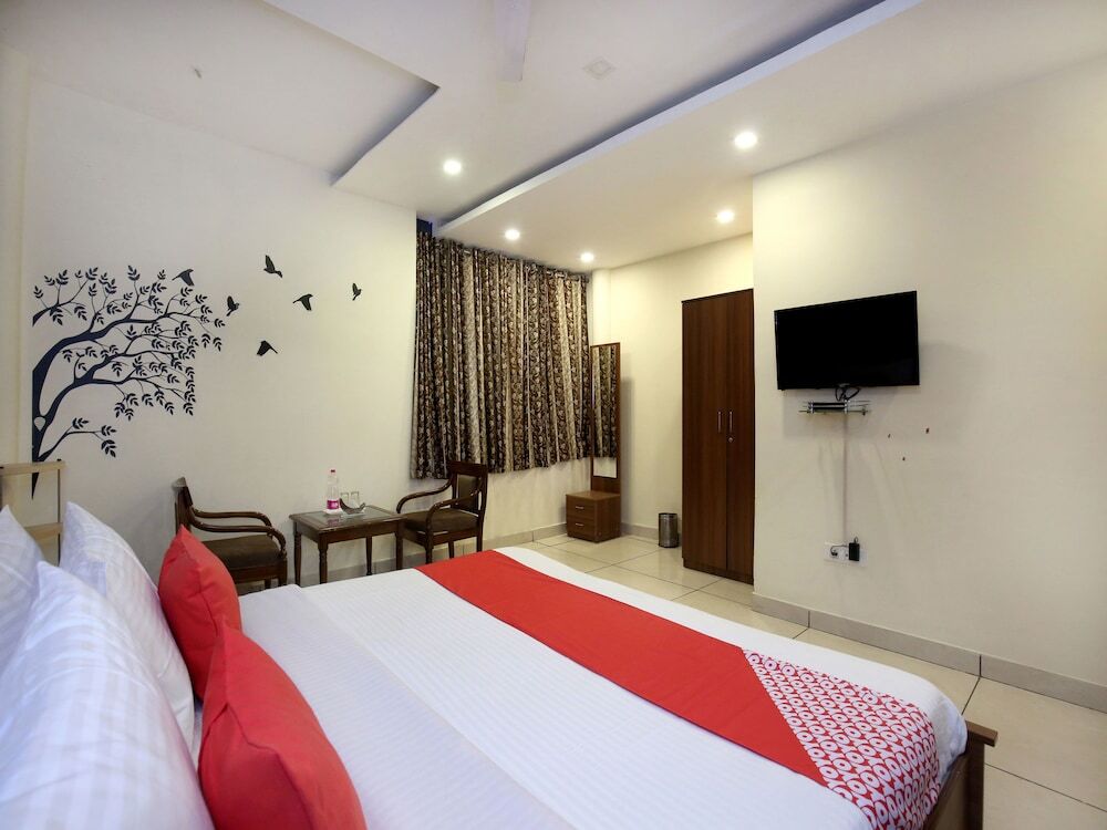 Чандигарх: Hotel Satkar Avenue By OYO Rooms