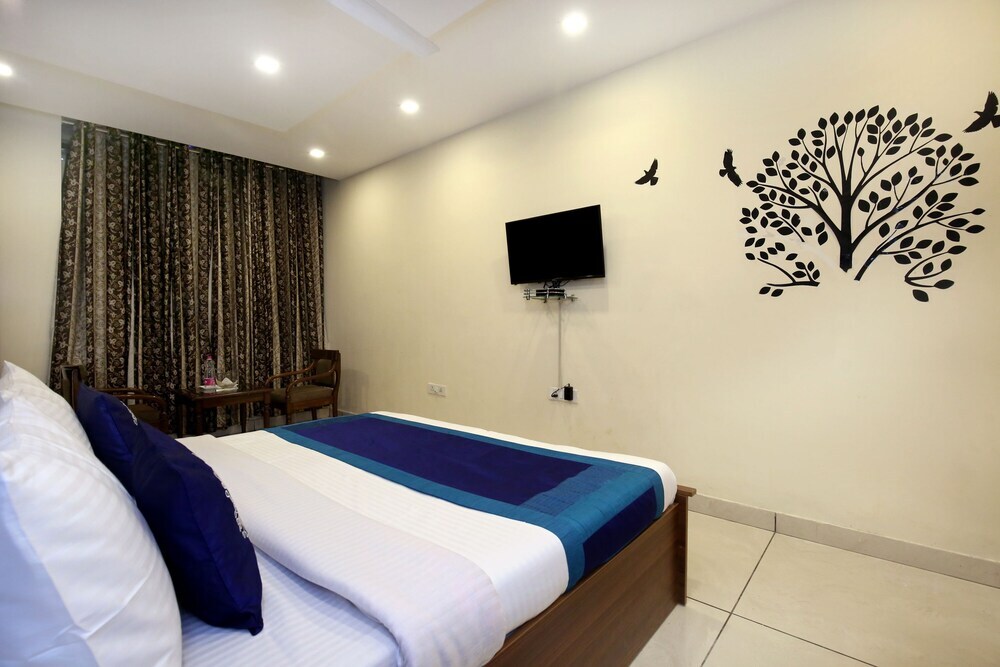 Чандигарх: Hotel Satkar Avenue By OYO Rooms