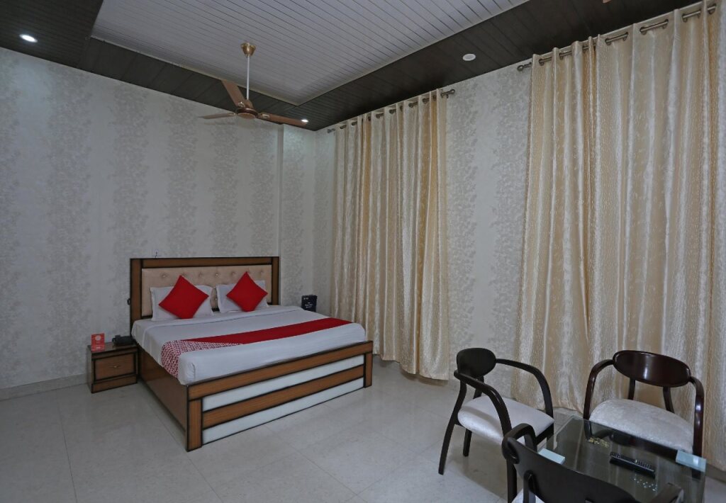 Алипур: Hotel Sudhir by OYO Rooms