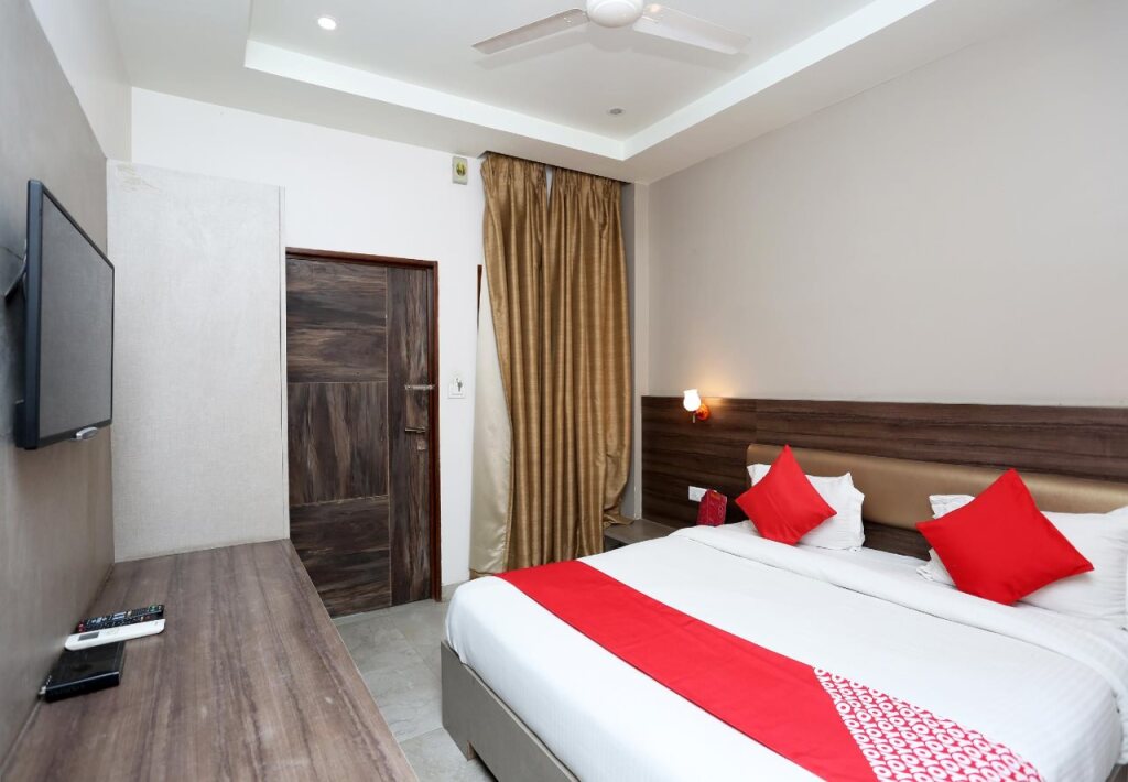 Лакхнау: Hotel RP Grand Titanium by OYO Rooms