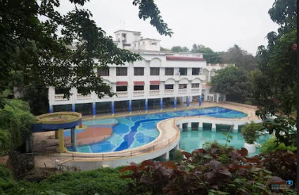 Хандала: U Rivergate Karjat