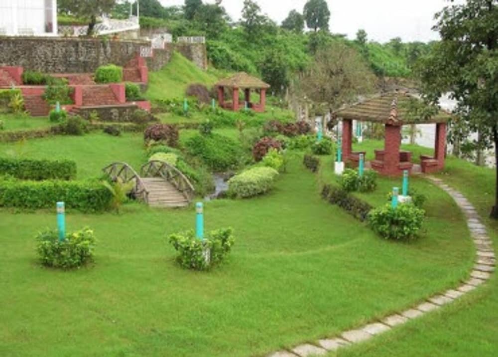Хандала: U Rivergate Karjat
