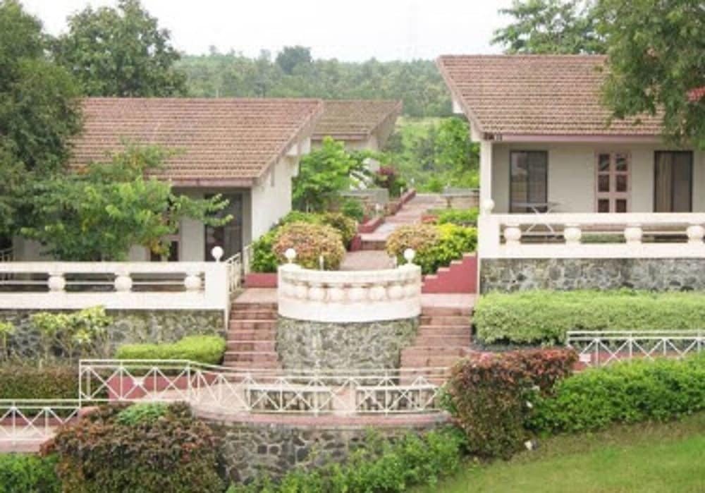 Хандала: U Rivergate Karjat