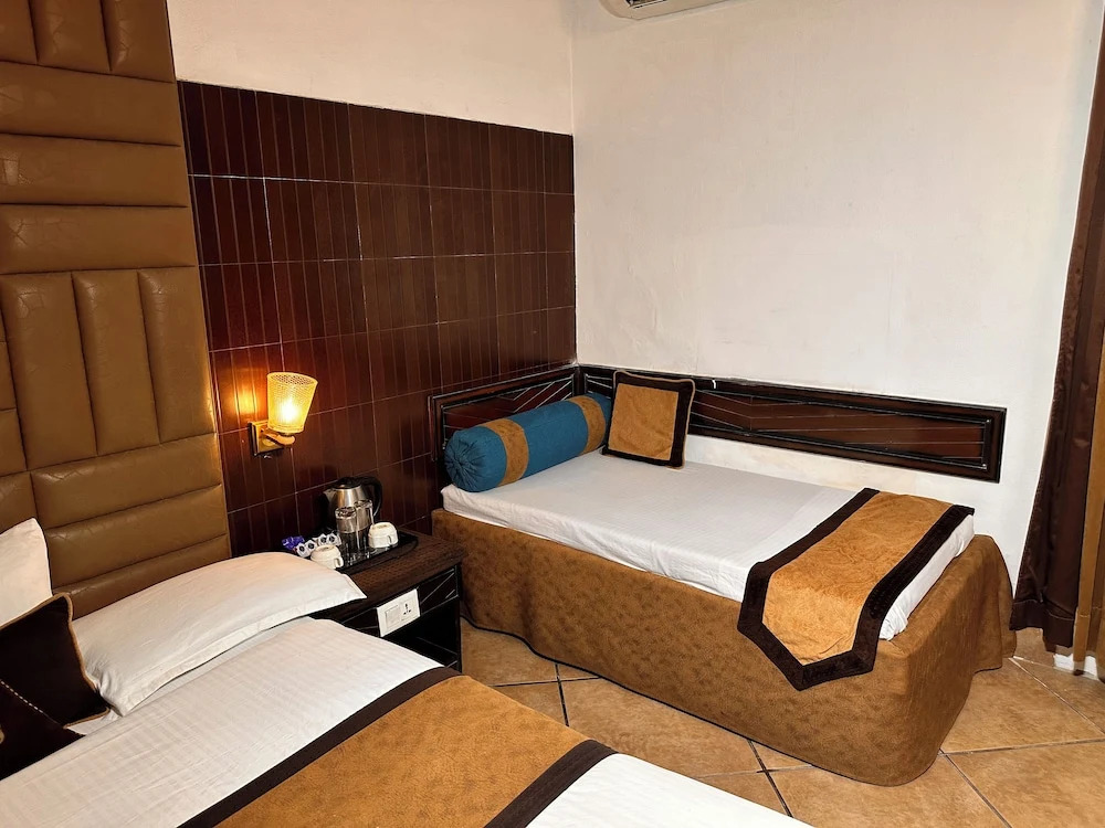 Мератх: Devrath By Big Bite Resort