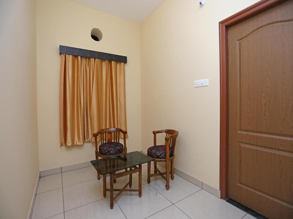 Бхубанешвар: OYO Flagship 27030 Hotel Blue Bell