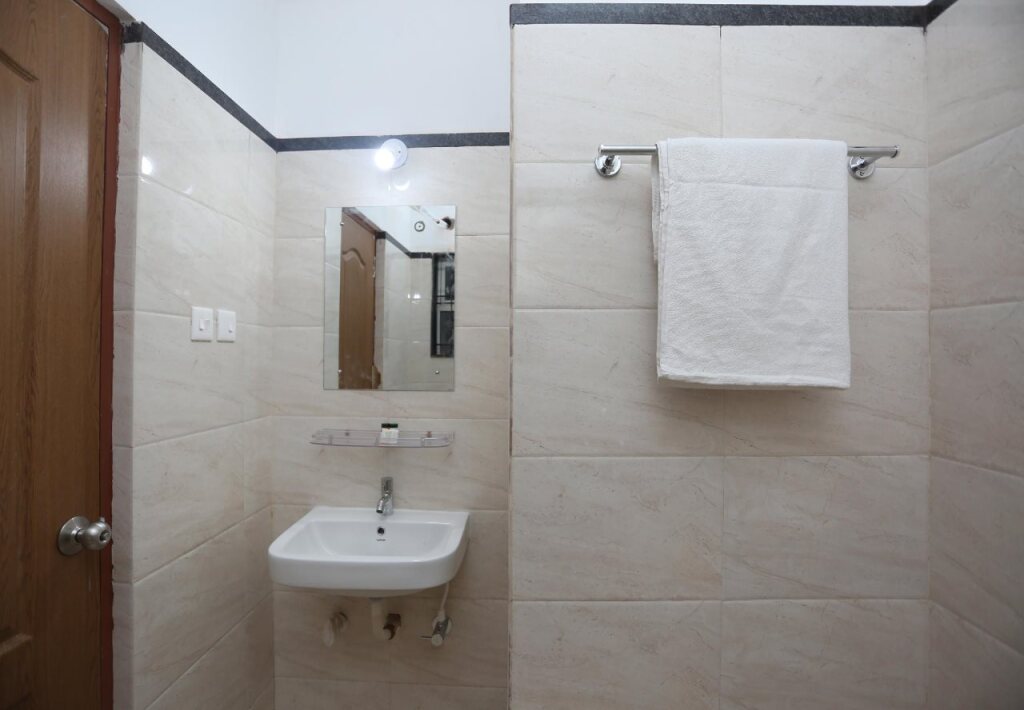 Бхубанешвар: OYO Flagship 27030 Hotel Blue Bell