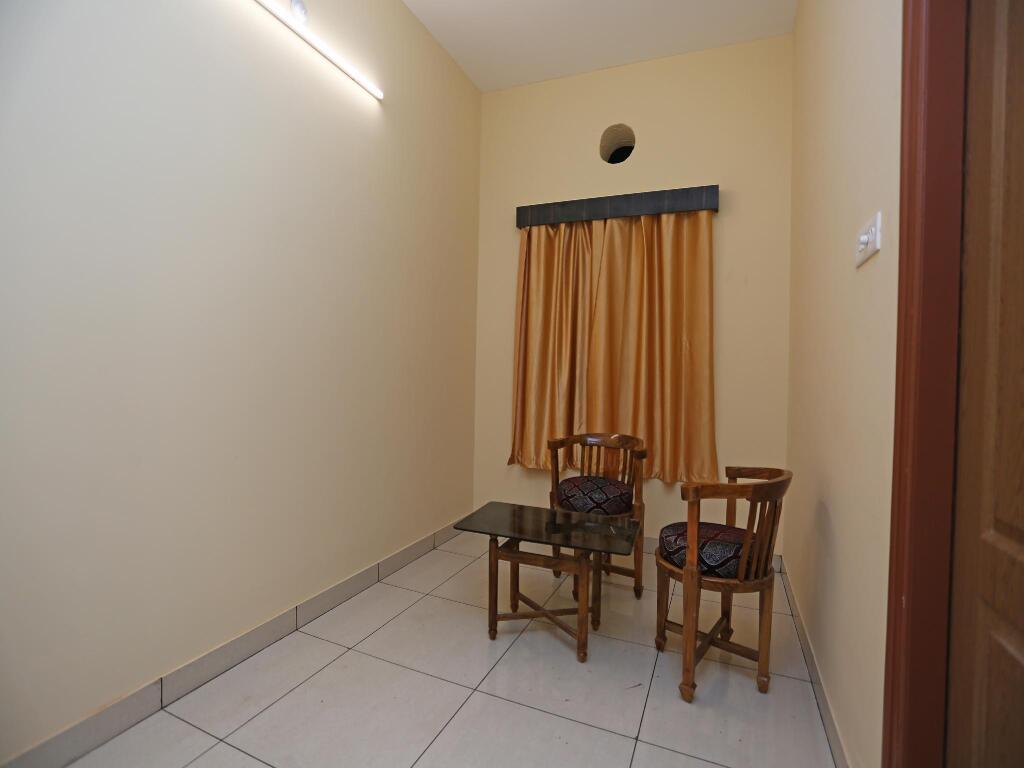 Бхубанешвар: OYO Flagship 27030 Hotel Blue Bell