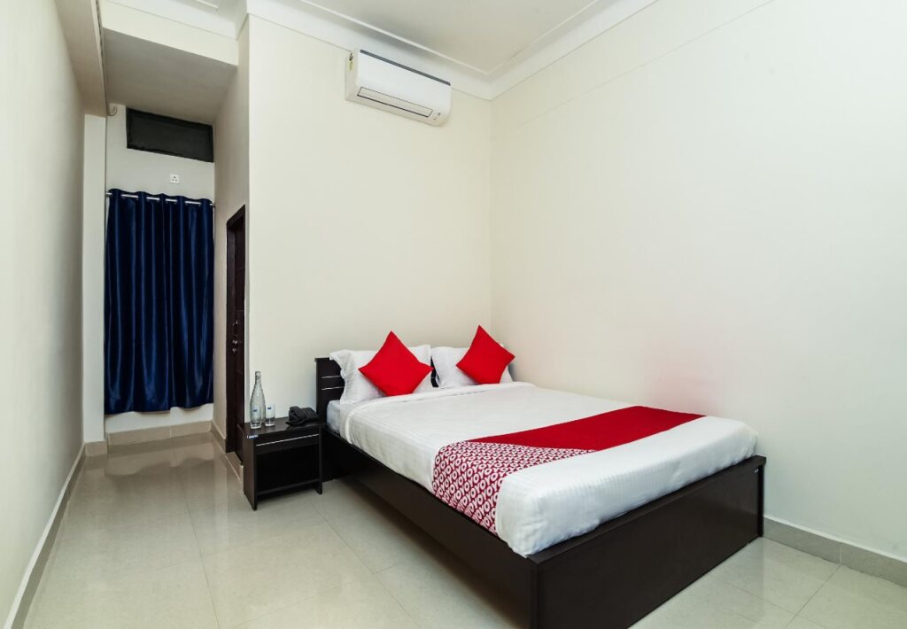 Висакхапатнам: Hotel Gayatri By OYO Rooms