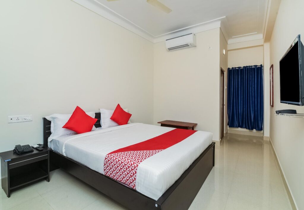 Висакхапатнам: Hotel Gayatri By OYO Rooms