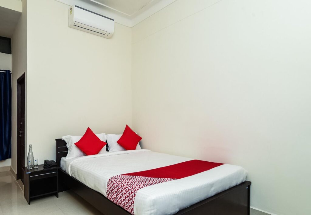 Висакхапатнам: Hotel Gayatri By OYO Rooms