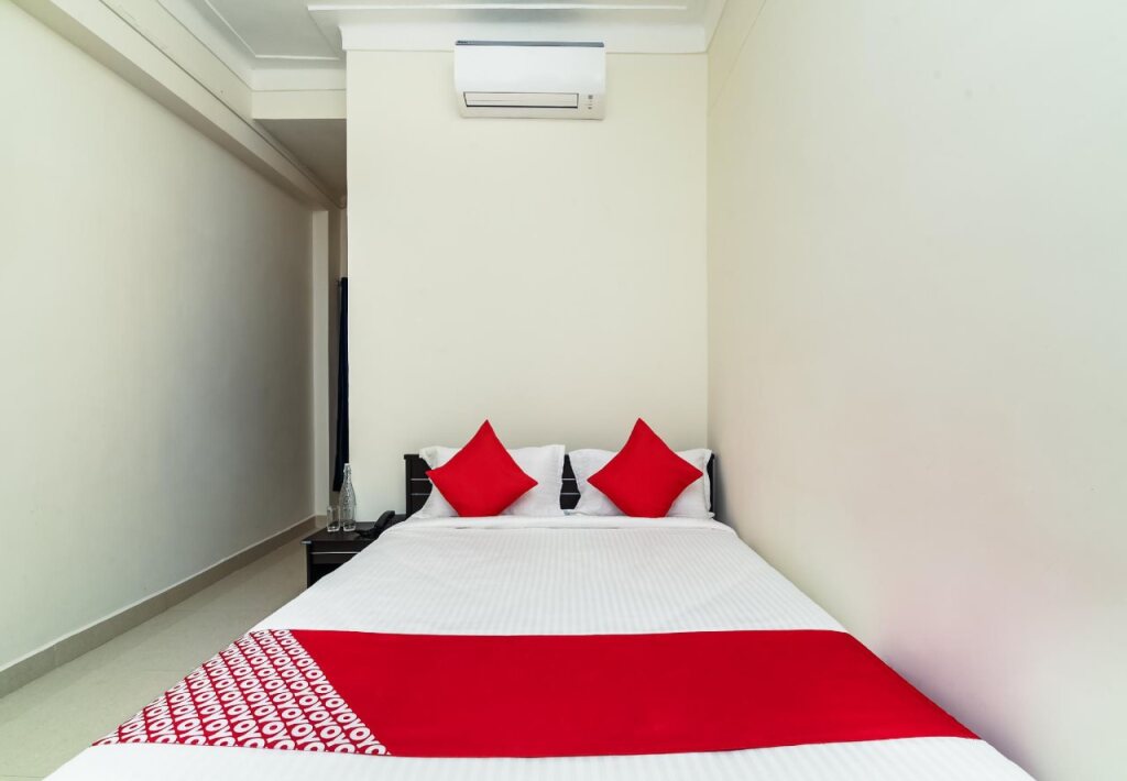 Висакхапатнам: Hotel Gayatri By OYO Rooms