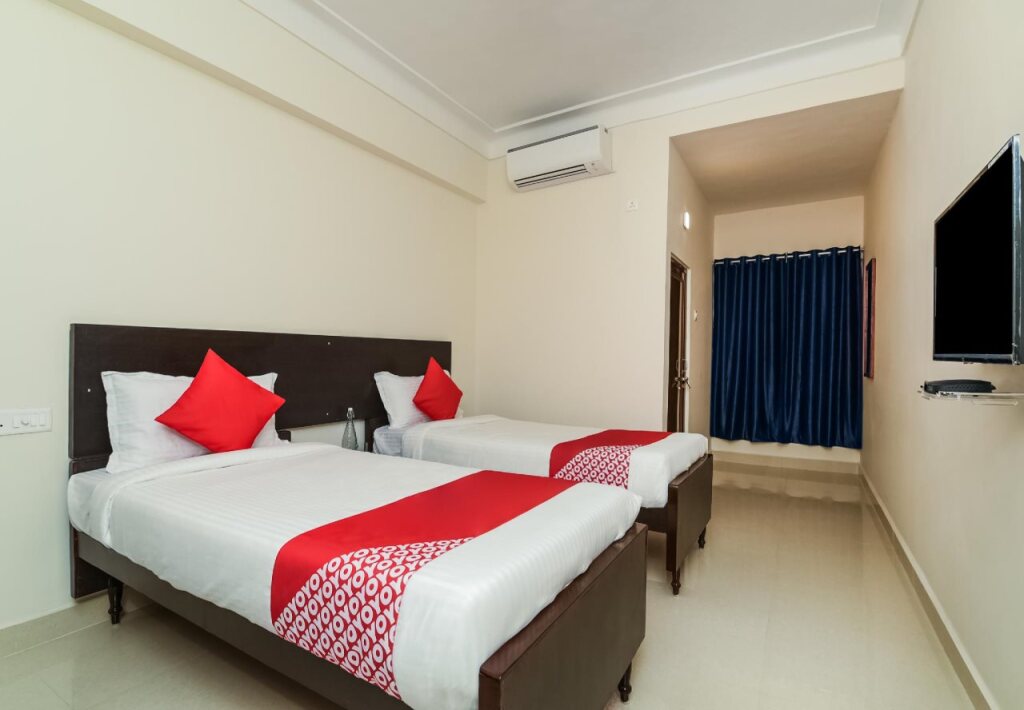 Висакхапатнам: Hotel Gayatri By OYO Rooms