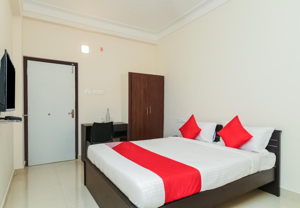 Висакхапатнам: Hotel Gayatri By OYO Rooms