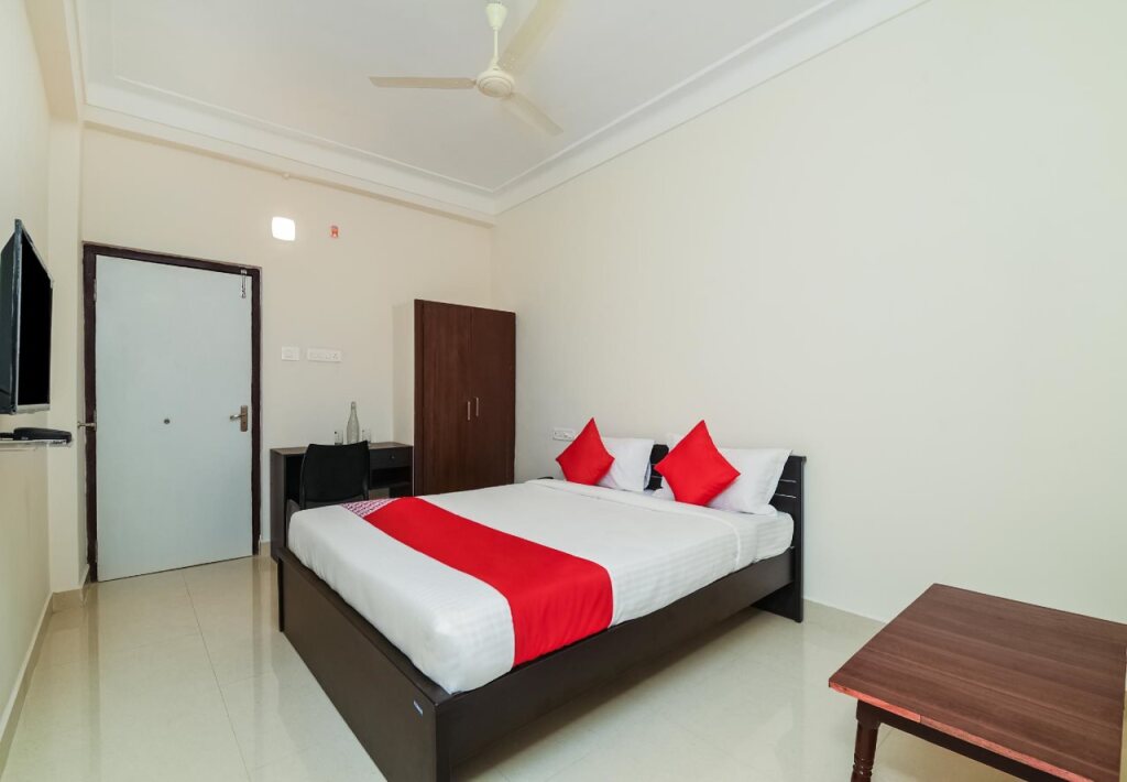 Висакхапатнам: Hotel Gayatri By OYO Rooms