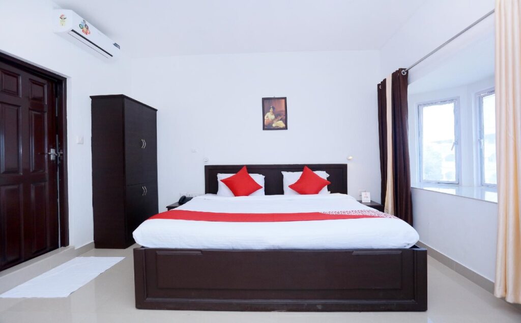 Гуруваюр: Hotel Rv Tower By OYO Rooms