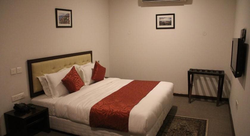 Лудхиана: The Court Yard Hotel