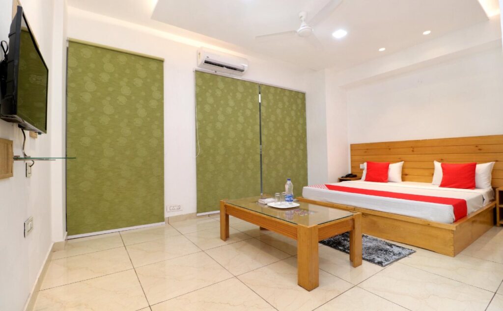 Мохали: Hotel R K Grand By OYO Rooms