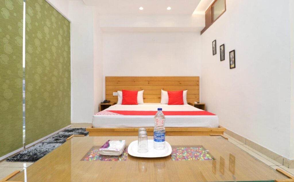 Мохали: Hotel R K Grand By OYO Rooms