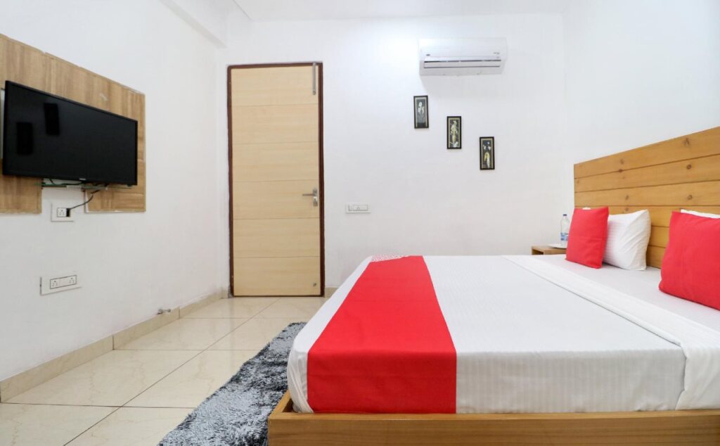 Мохали: Hotel R K Grand By OYO Rooms