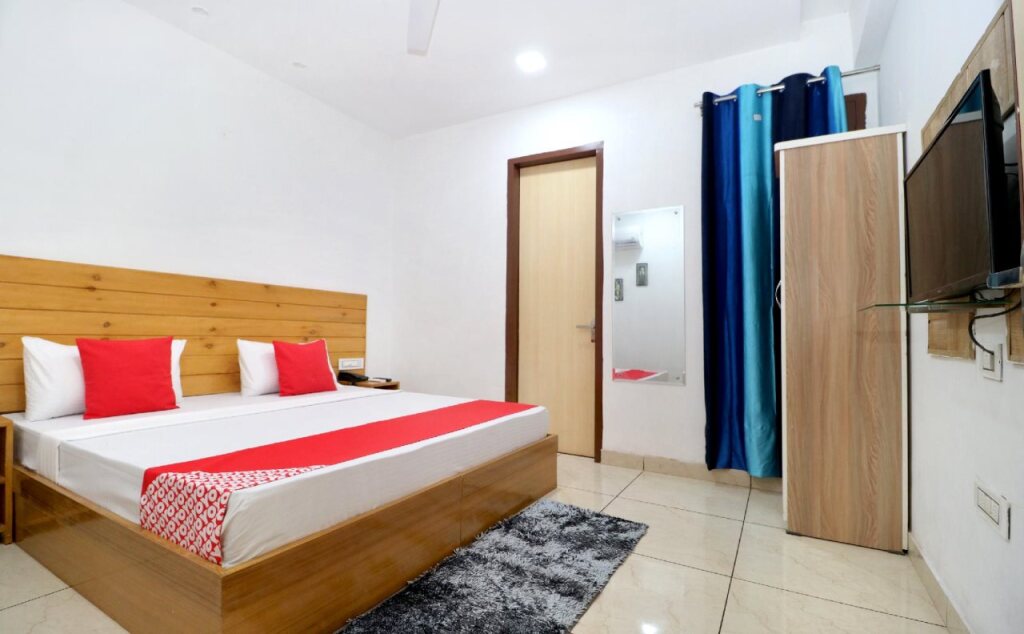 Мохали: Hotel R K Grand By OYO Rooms