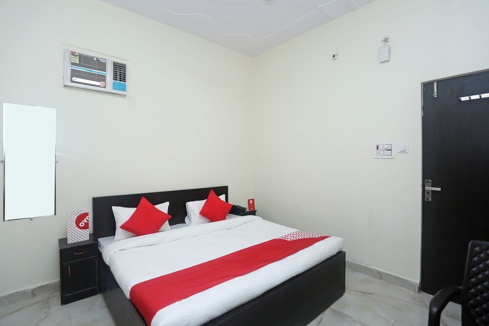 Aligarh: Maharaja Palace by Oyo Rooms