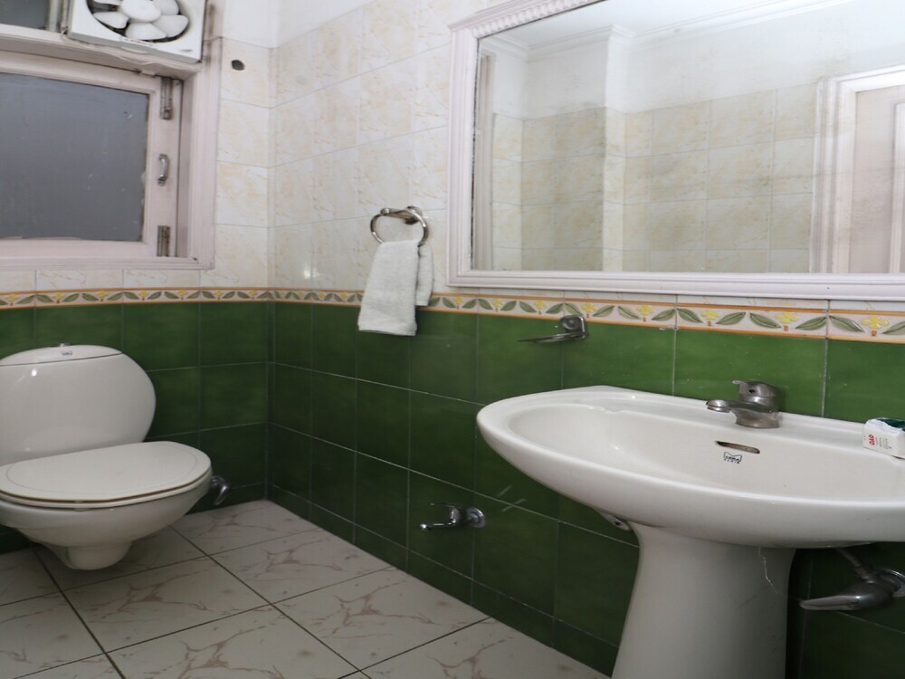 Индаур: Hotel Jainam Regency by OYO Rooms