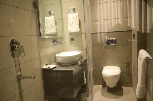 Мохали: Hotel Highway Inn