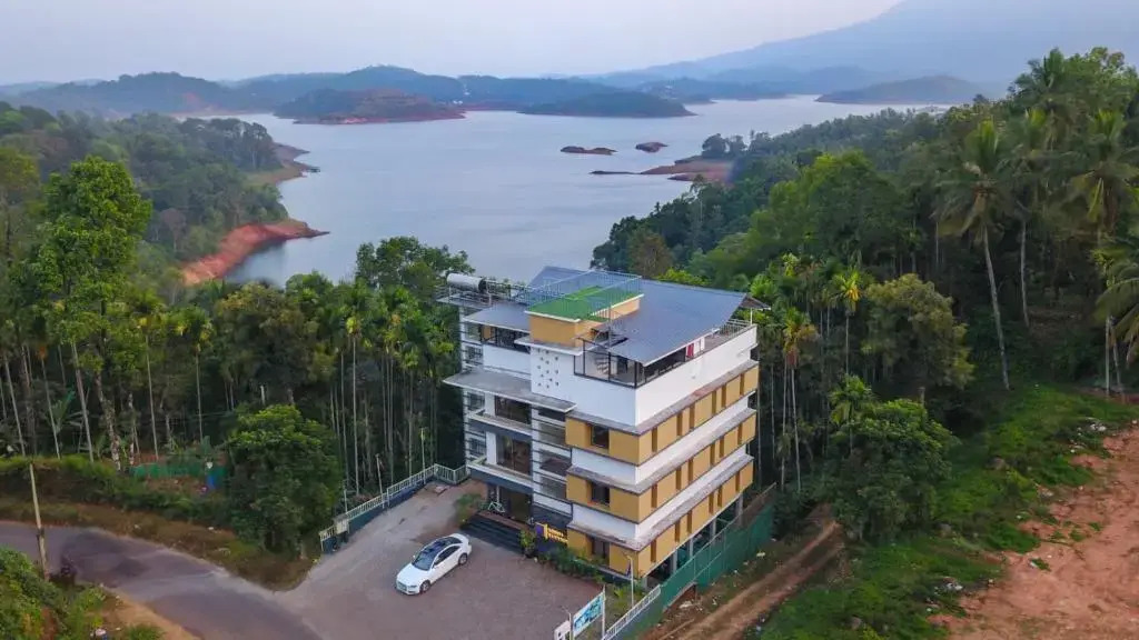 Велламундра: Bonita Banasura Treebo