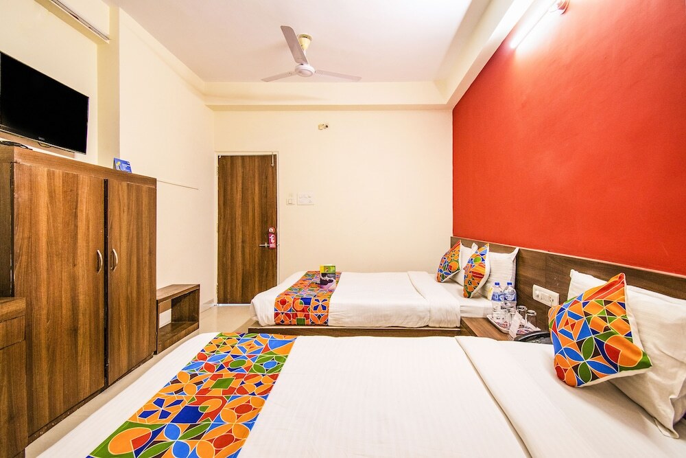 Индаур: Kumars Hotel by OYO Rooms