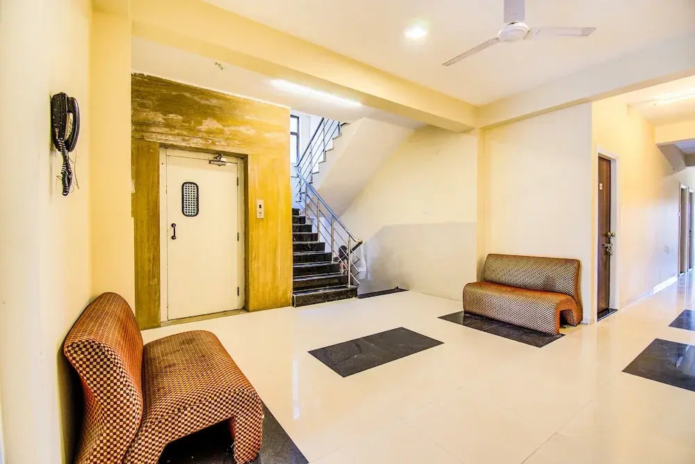 Индаур: Kumars Hotel by OYO Rooms