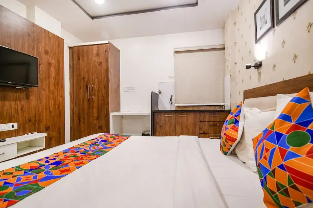 Индаур: Shree Ram Palace and Restaurant by OYO Rooms