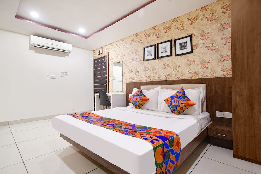 Индаур: Shree Ram Palace and Restaurant by OYO Rooms