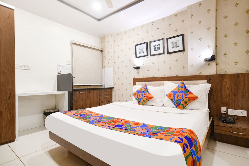 Индаур: Shree Ram Palace and Restaurant by OYO Rooms