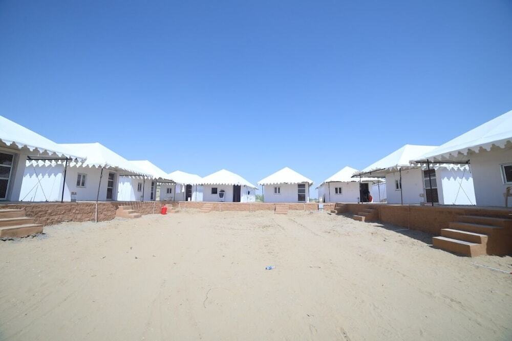Джайсалмер: Sky Blue Desert Camp Jaisalmer