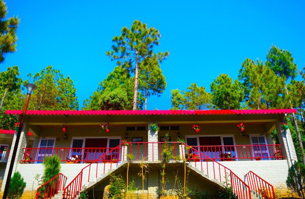 Раникхет: Majkhali Woods Ranikhet By Himalayan Eco Lodges