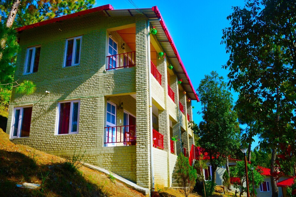 Раникхет: Majkhali Woods Ranikhet By Himalayan Eco Lodges