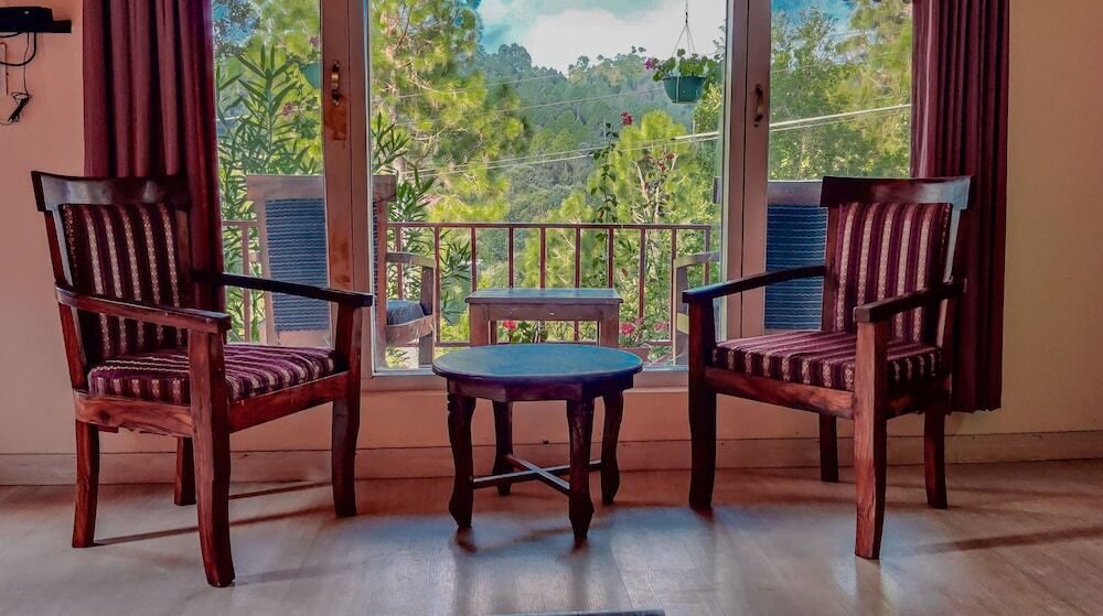 Раникхет: Majkhali Woods Ranikhet By Himalayan Eco Lodges