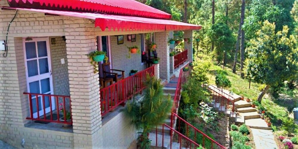 Раникхет: Majkhali Woods Ranikhet By Himalayan Eco Lodges