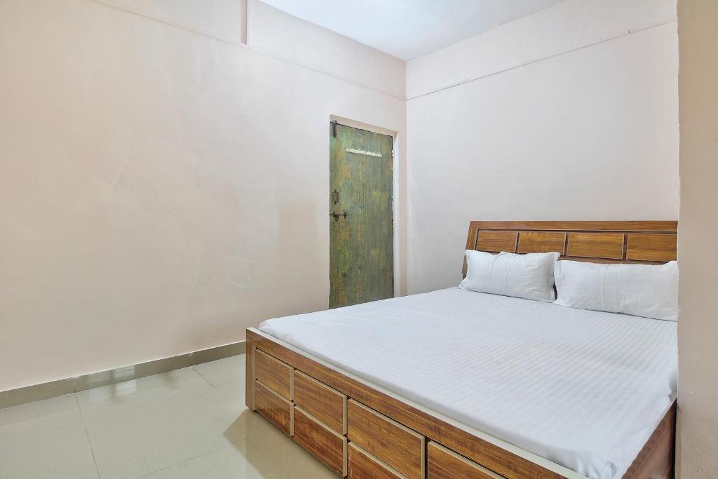 Чакан: SPOT ON 43864 Shubh Ratna Lodge SPOT