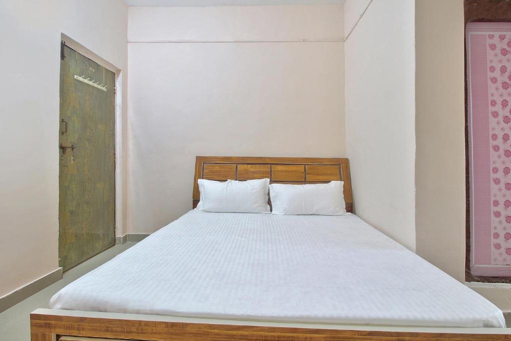 Чакан: SPOT ON 43864 Shubh Ratna Lodge SPOT
