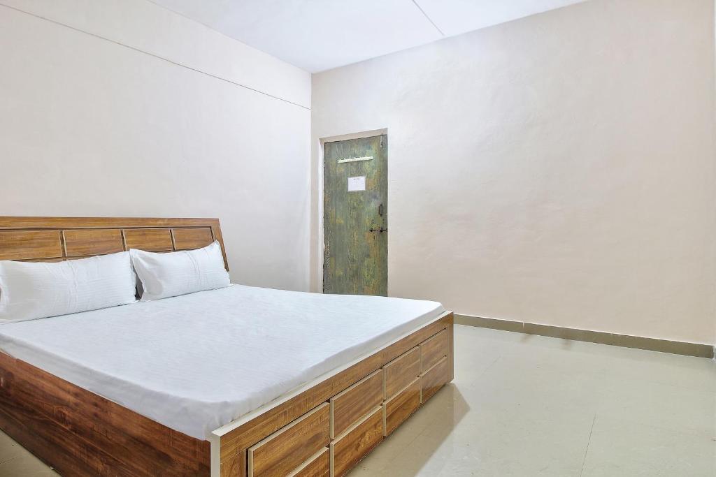 Чакан: SPOT ON 43864 Shubh Ratna Lodge SPOT
