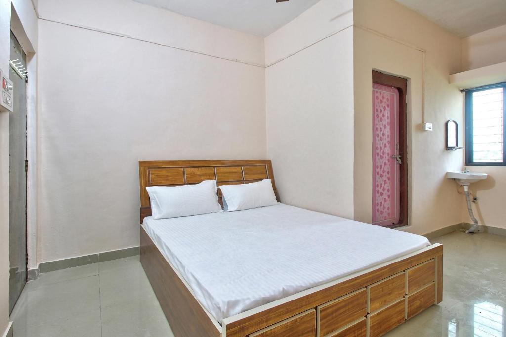 Чакан: SPOT ON 43864 Shubh Ratna Lodge SPOT