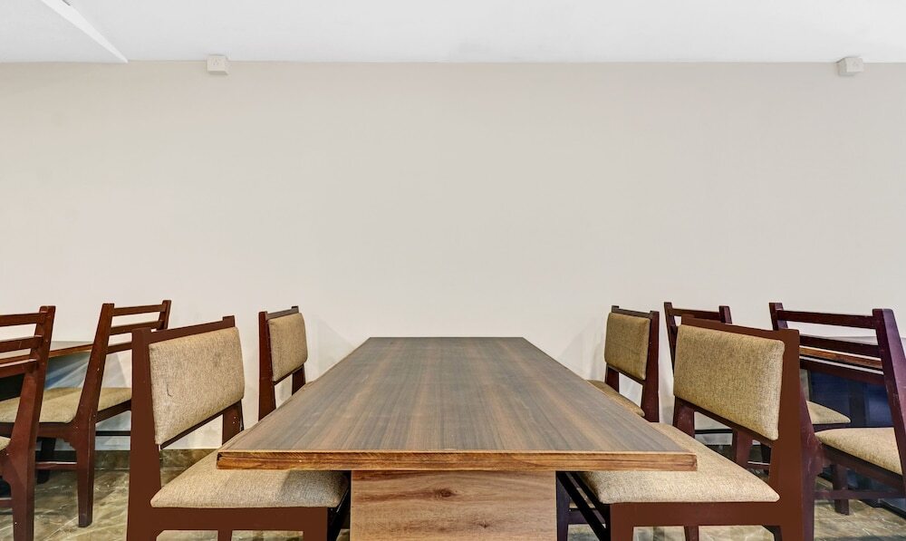 Кондотти: Capital O 48338 Darwesh Residency
