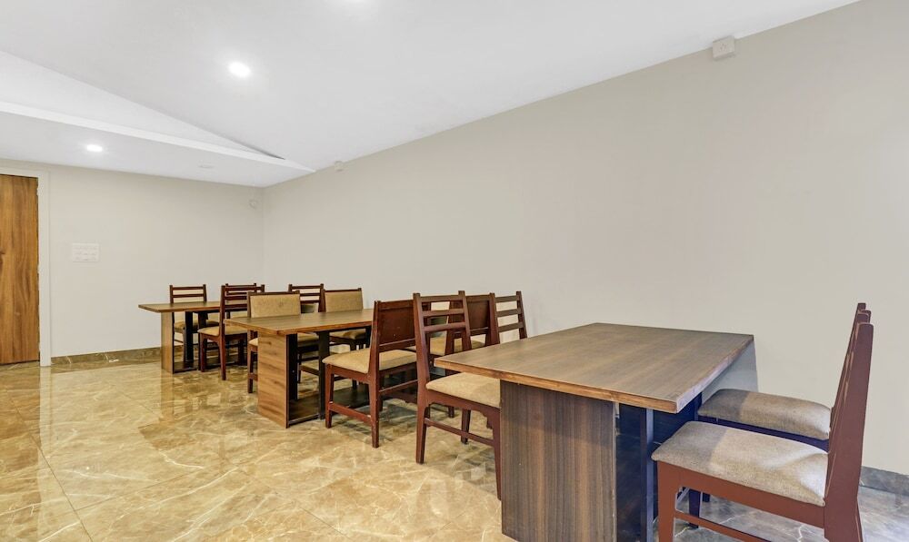 Кондотти: Capital O 48338 Darwesh Residency