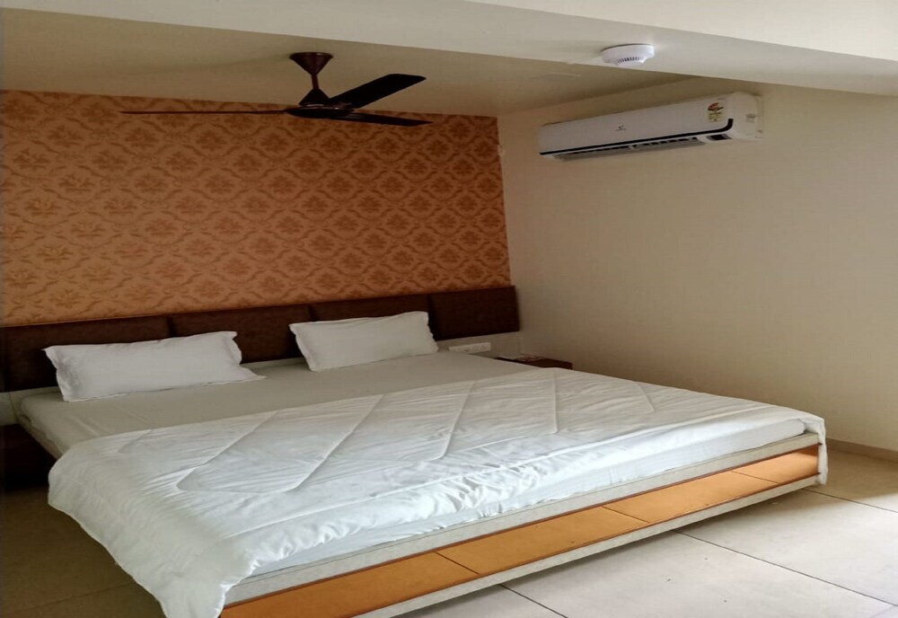 Ахмедабад: Fabhotel Bharosa Inn