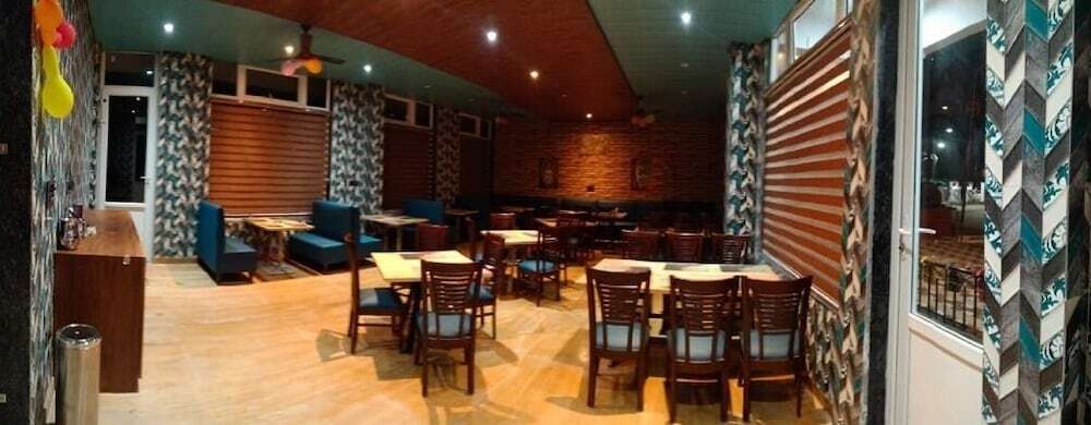 Кала Амб: P.Vee Resorts