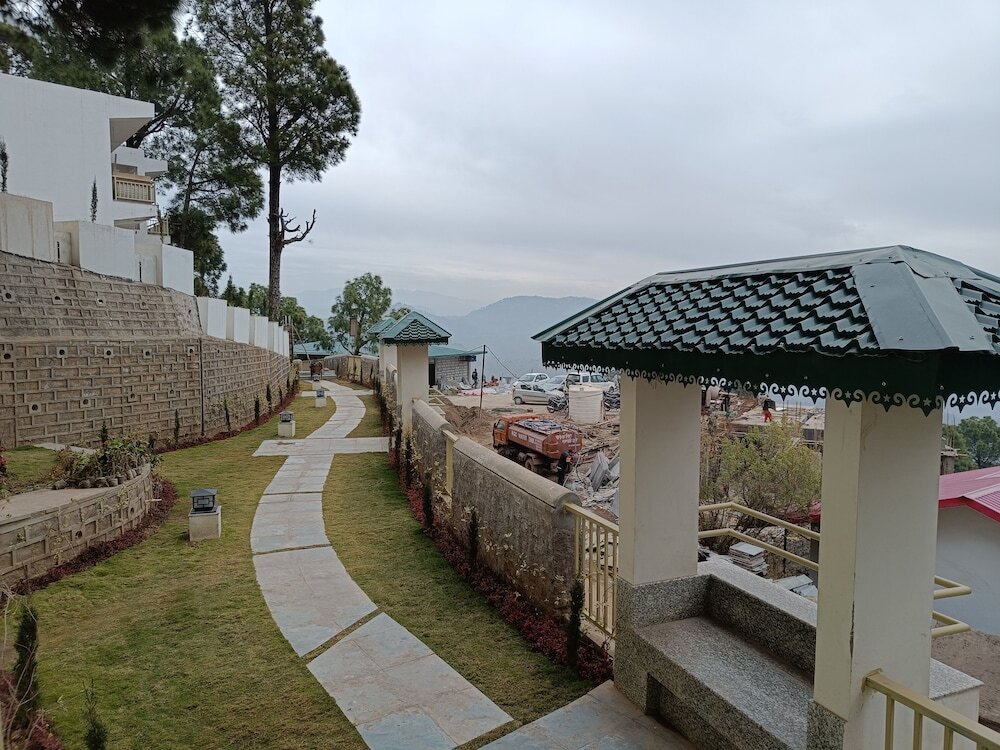 Солан: Cassia Resorts