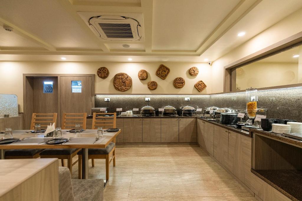 Сазан: Pride Biznotel Gir Sasan