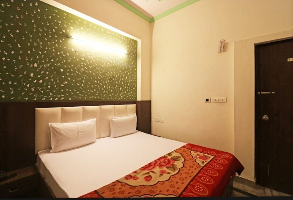 Brlux International Agra by Goroomgo — фото 2